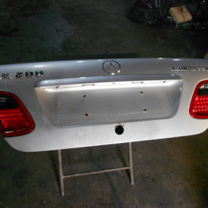 HAYON MALLE COFFRE ARRIÈRE D’ORIGINE MERCEDES CLASSE CLK 200 W208 KOMPRESSOR ( sans serrure )