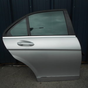 PORTE ARRIERE DROITE POUR MERCEDES CLASSE C W204 ( BERLINE ) code couleur C775