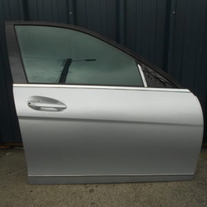 PORTE AVANT DROITE POUR MERCEDES CLASSE C W204 ( BERLINE ) code couleur C775