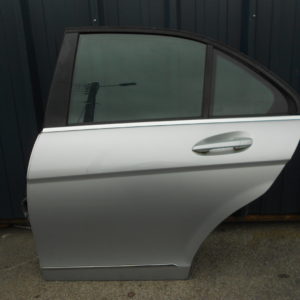 PORTE ARRIERE GAUCHE POUR MERCEDES CLASSE C W204 ( BERLINE ) code couleur C775