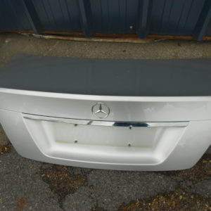COFFRE HAYON POUR MERCEDES CLASSE C W204 ( BERLINE ) code couleur C775