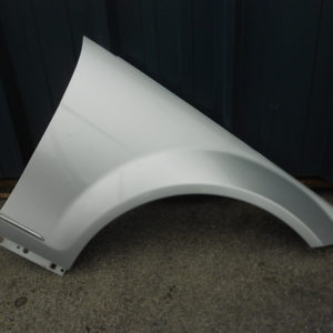 AILE AVANT DROIT POUR MERCEDES CLASSE C W204 ( BERLINE ) code couleur C775